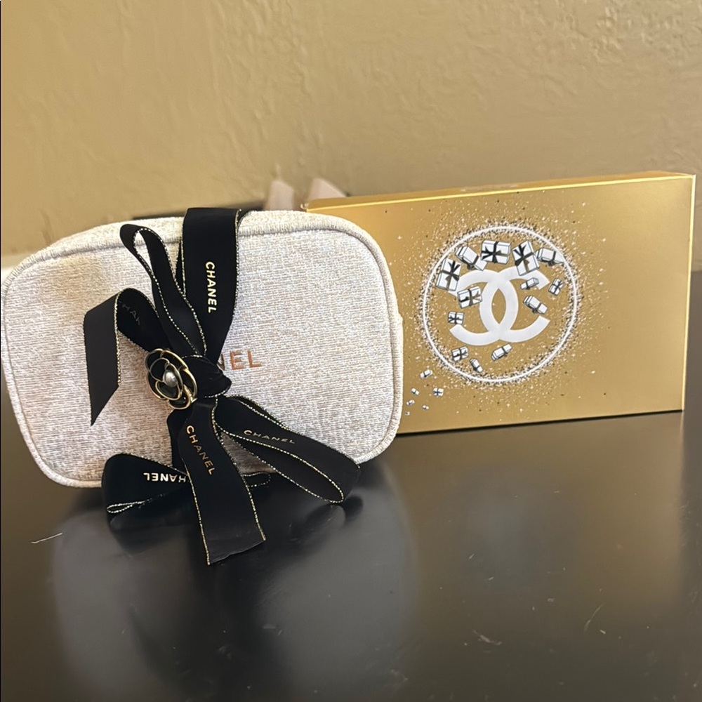CHANEL Gold and white Gift pouch NEW IN Box